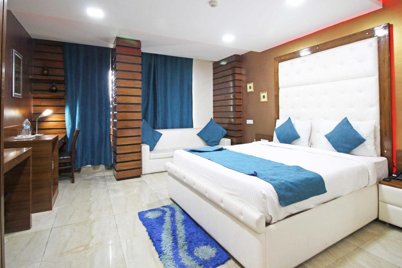 Oyo 4964 Golden Oyster Suites Dehradun Esterno foto