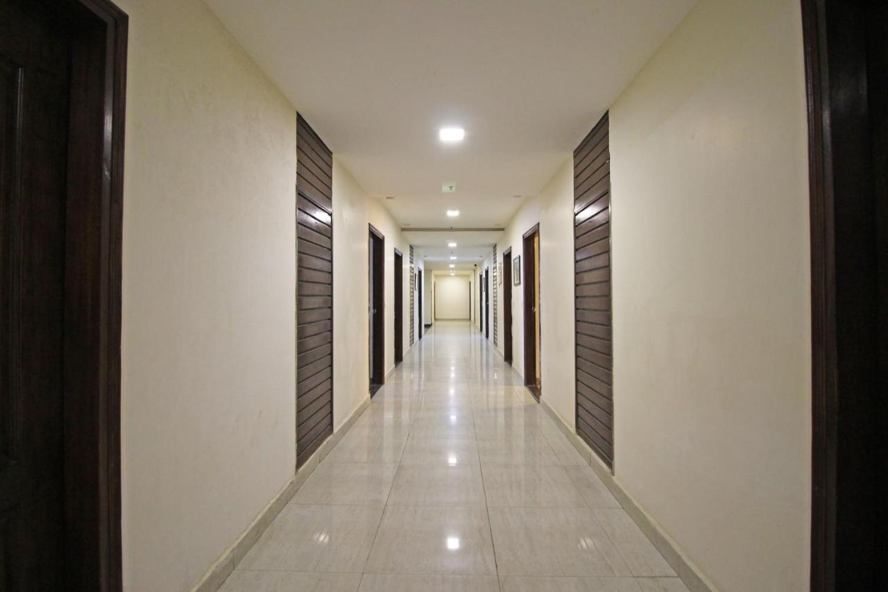 Oyo 4964 Golden Oyster Suites Dehradun Esterno foto
