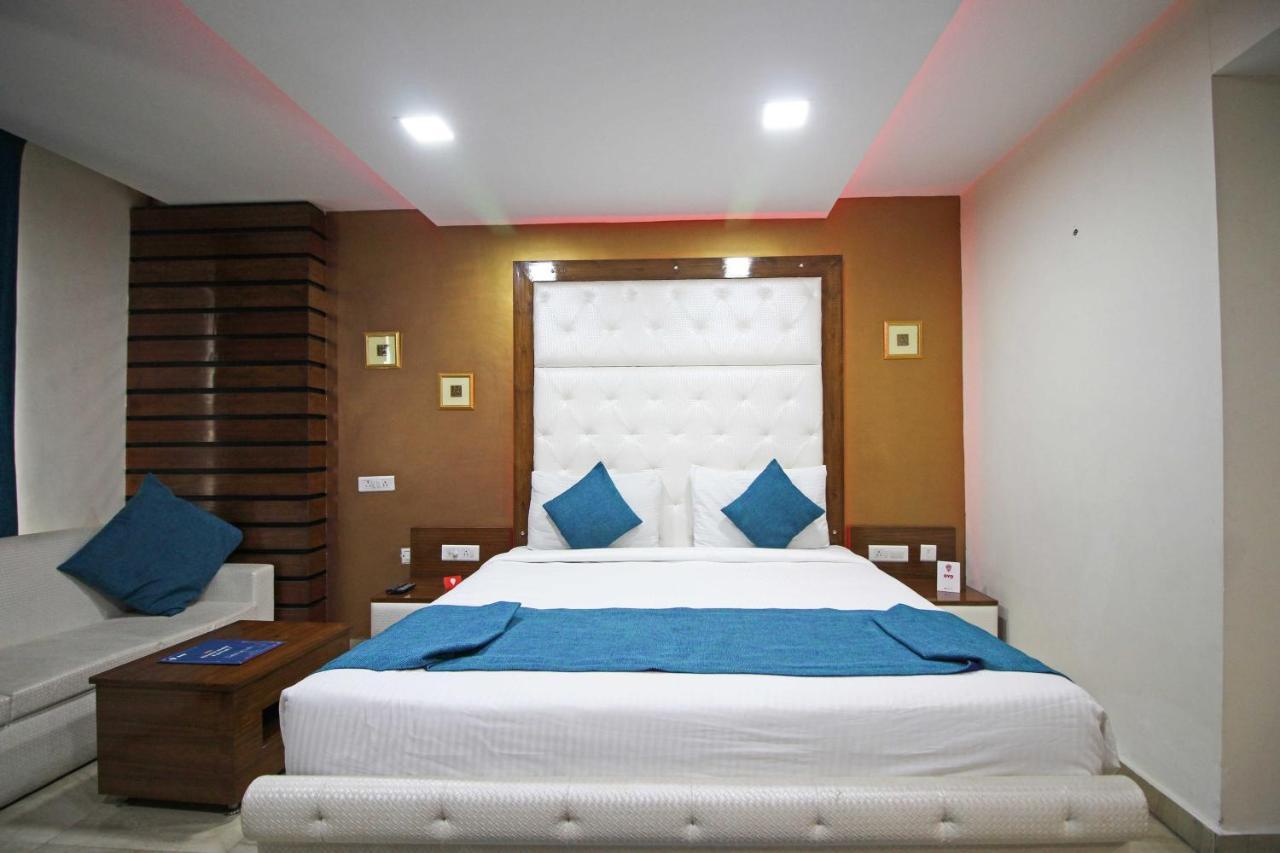 Oyo 4964 Golden Oyster Suites Dehradun Esterno foto
