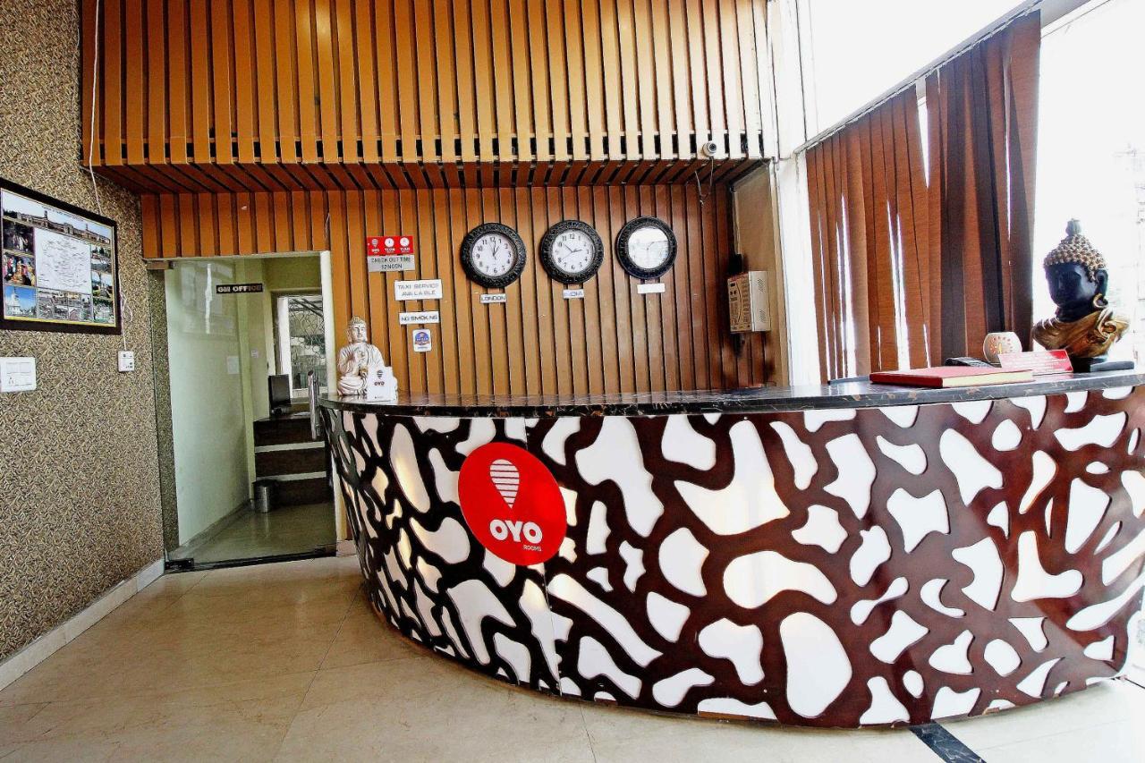 Oyo 4964 Golden Oyster Suites Dehradun Esterno foto