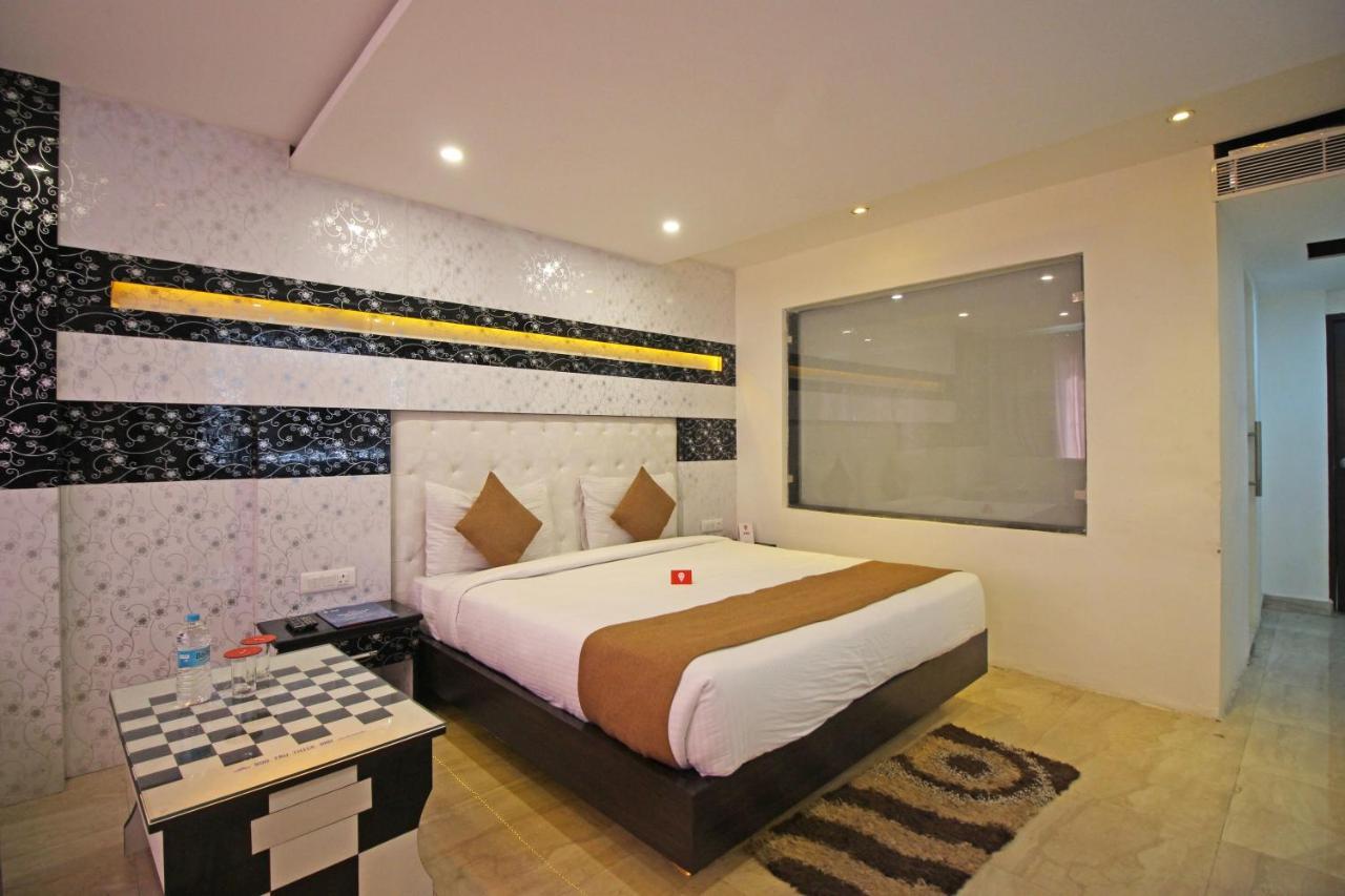 Oyo 4964 Golden Oyster Suites Dehradun Esterno foto
